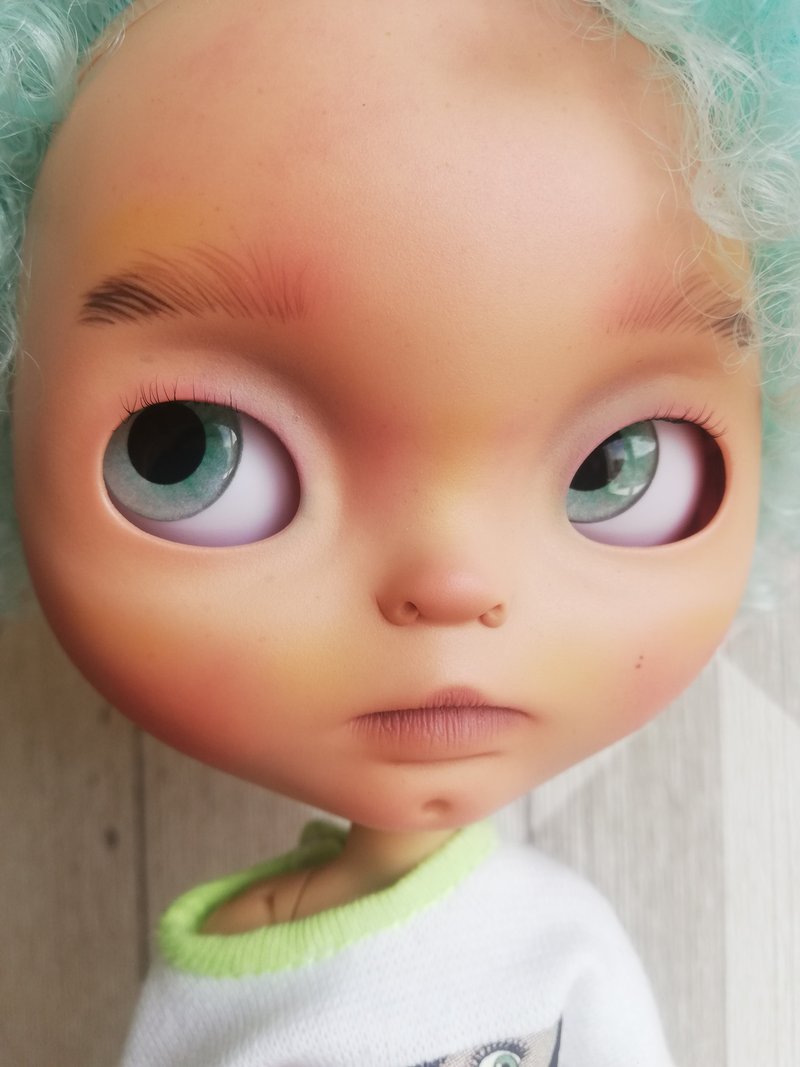 Blythe custom doll sculpted face,Blythe OOAK,tan skintone blue curly hair - 公仔/玩偶 - 塑膠 藍色