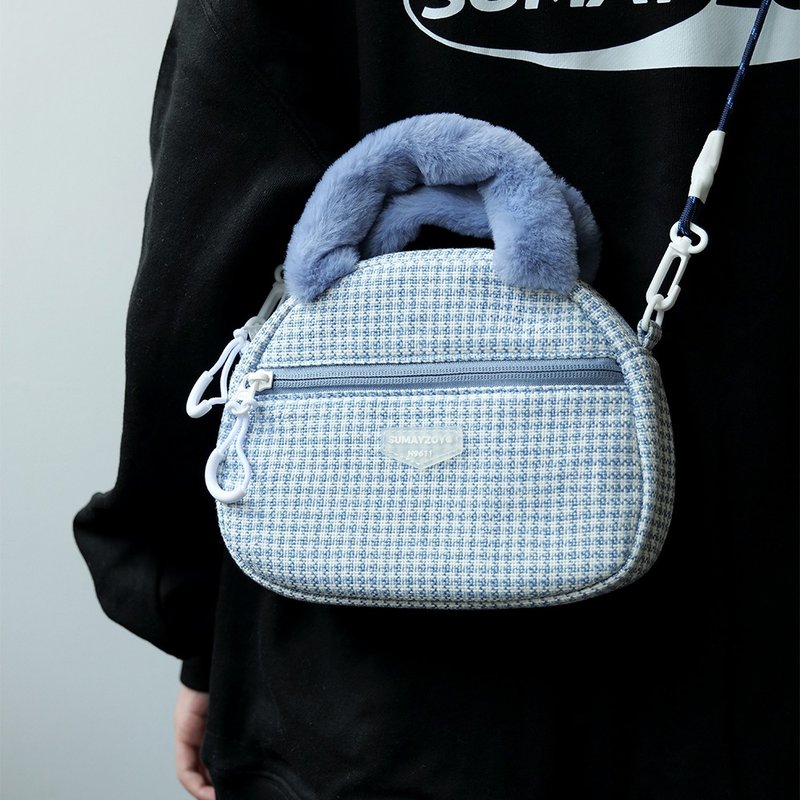 毛絨包千鳥格斜挎包 可愛秋冬毛絨絨迷你手拿包 手提包 冬至藍 - 側背包/斜背包 - 聚酯纖維 藍色