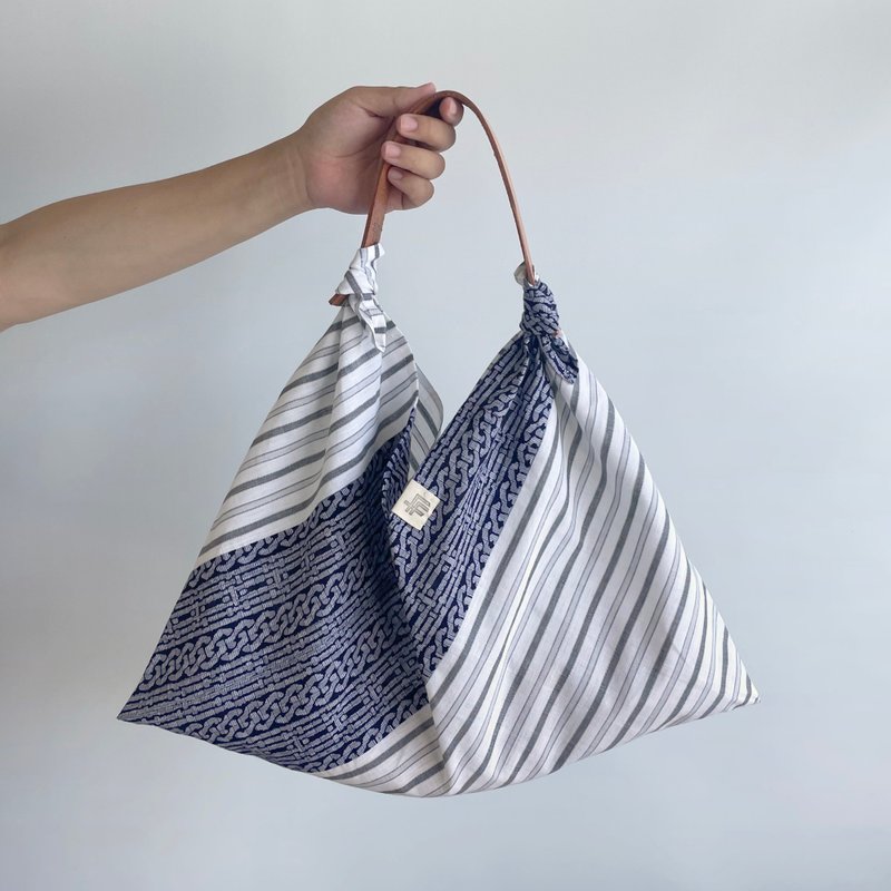 Unique | Single layered Two-colored AZUMA bag  -KIMONO blue-gray & YUKATA white - กระเป๋าถือ - ผ้าฝ้าย/ผ้าลินิน สีน้ำเงิน