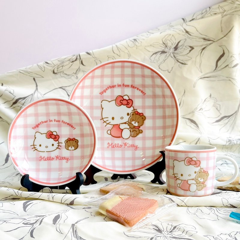 美濃燒-三麗鷗Kitty&Teddy聯名粉紅格紋系列 - 盤子/餐盤/盤架 - 瓷 粉紅色