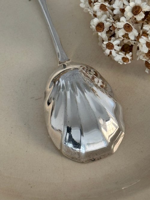 40865- 魅力的なアンティークシルバーホタテスプーンアイスクリーム