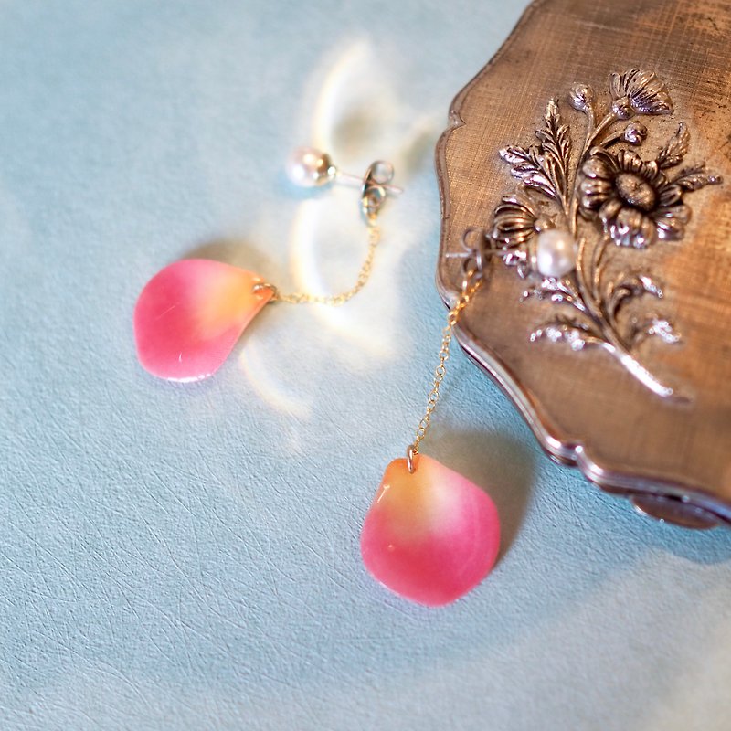 Pink rose petal earrings / Clip-On - Earrings & Clip-ons - Cotton & Hemp Pink