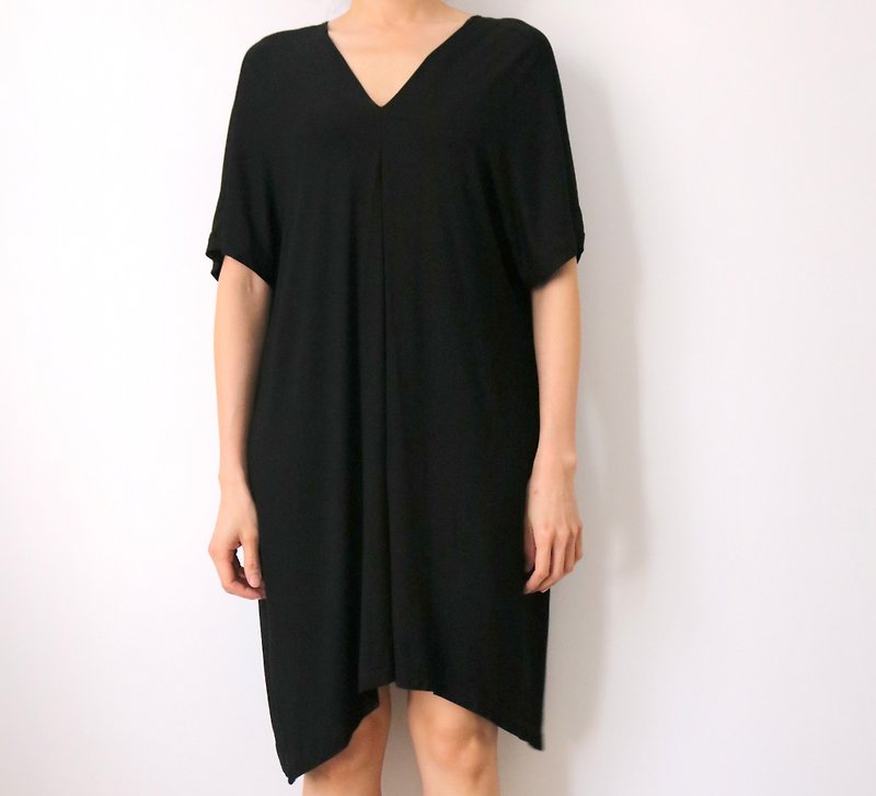 Désinvolte Dress pinch V-neck black irregular day silk cotton dress can be worn as a maternity dress - ชุดเดรส - ผ้าฝ้าย/ผ้าลินิน สีดำ
