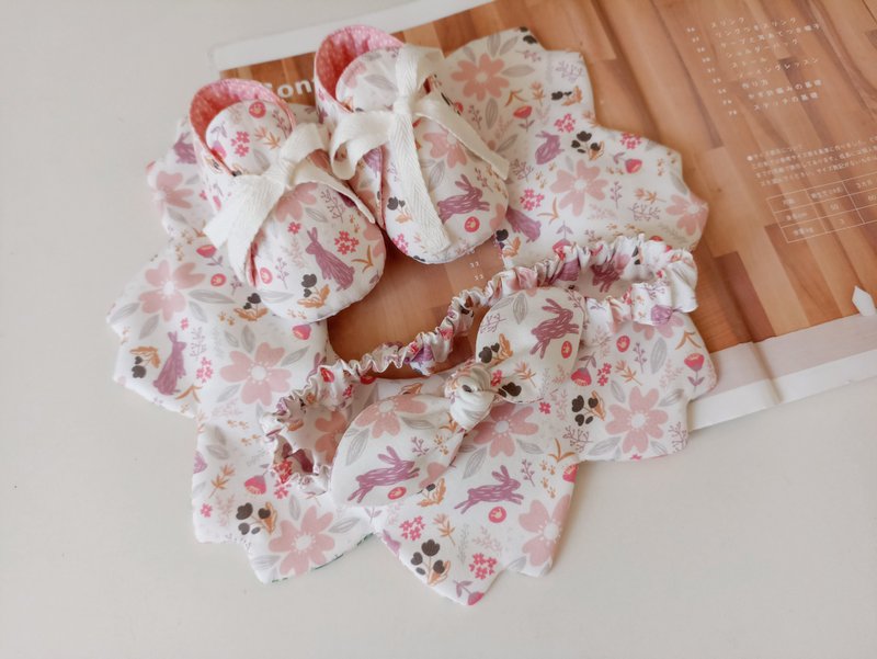 【Shipping within 5 days】Sakura Bunny Moon Gift Sakura Kabuto Baby Shoes Baby Headband Mi - ผ้ากันเปื้อน - ผ้าฝ้าย/ผ้าลินิน หลากหลายสี