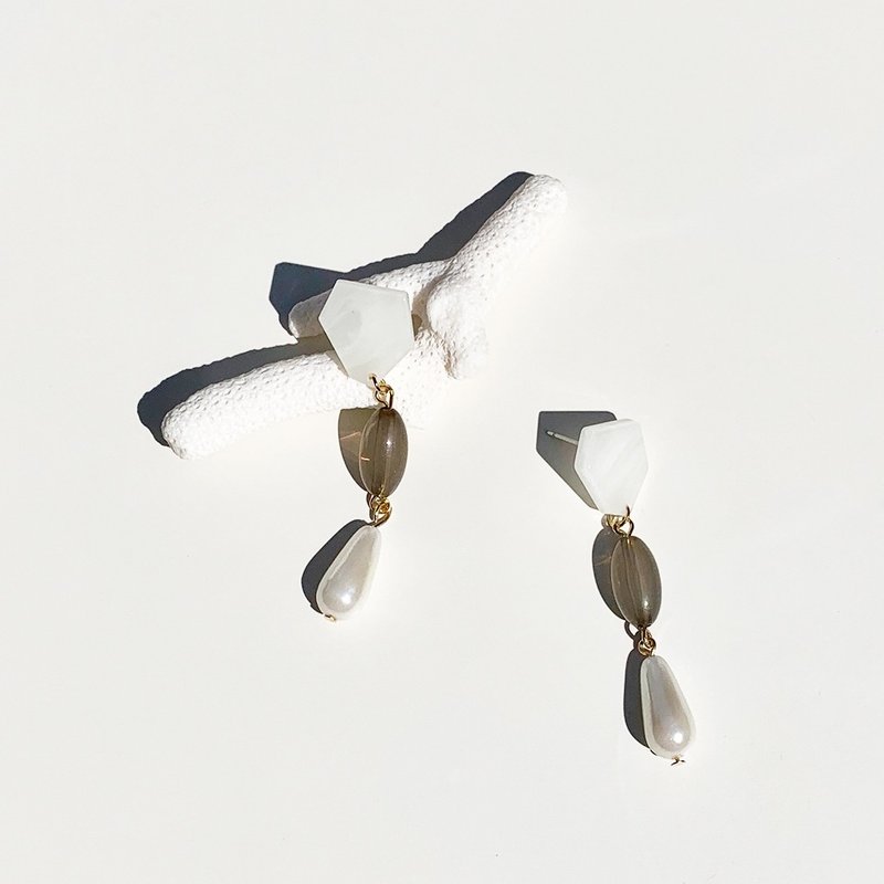 【出清Sale】復古垂墜墨綠珍珠耳環 Romantic princess earrings - 耳環/耳夾/耳骨夾 - 壓克力 綠色