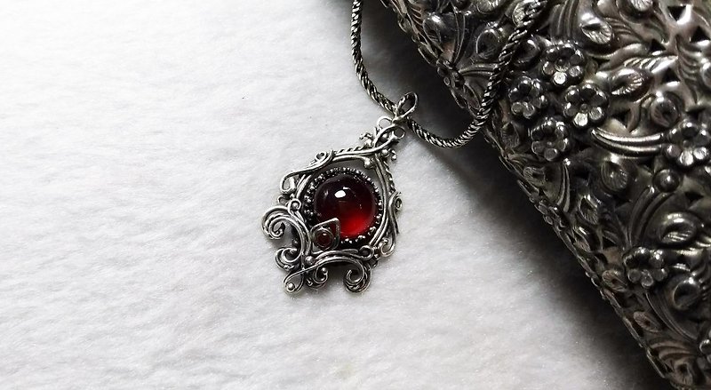 <Pure Silver Series> Garnet Classic Design Pendant - Necklaces - Gemstone Red