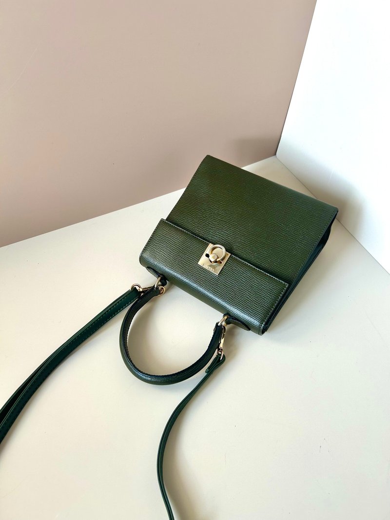 Rare second-hand Celine olive green gold buckle Kelly leather shoulder shoulder cross-body backpack handbag - Messenger Bags & Sling Bags - Genuine Leather Green