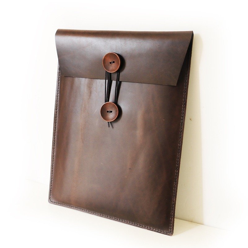 *Mingen Handiwork*Independently designed handmade brown cowhide envelope cover PB3C16002 - กระเป๋าแล็ปท็อป - หนังแท้ สีนำ้ตาล