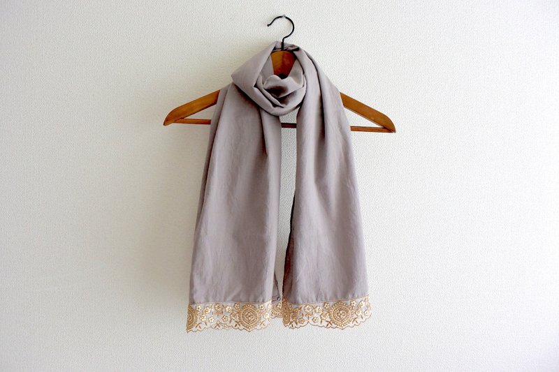 Purple gauze voile stole with Indian embroidery lace - ผ้าพันคอถัก - ผ้าฝ้าย/ผ้าลินิน สีม่วง