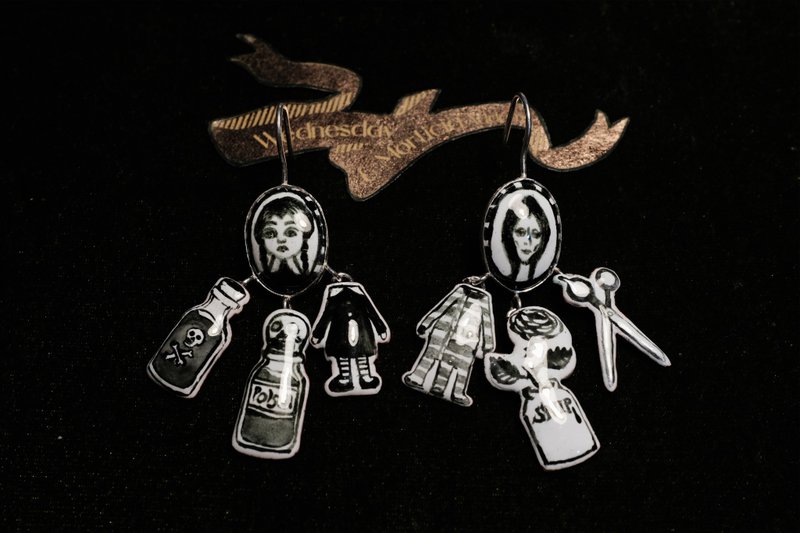 Wednesday & Morticia Addams - 琺瑯耳環 - 耳環/耳夾/耳骨夾 - 銀 銀色