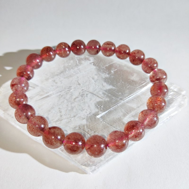 Strawberry Quartz bracelet Russian 8mm 8.5mm - สร้อยข้อมือ - คริสตัล 