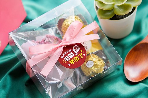 幸福朵朵 婚禮小物 花束禮物 教師節禮物贈品 金莎巧克力3顆入+迷你乾燥花束(透明方盒)-4色可