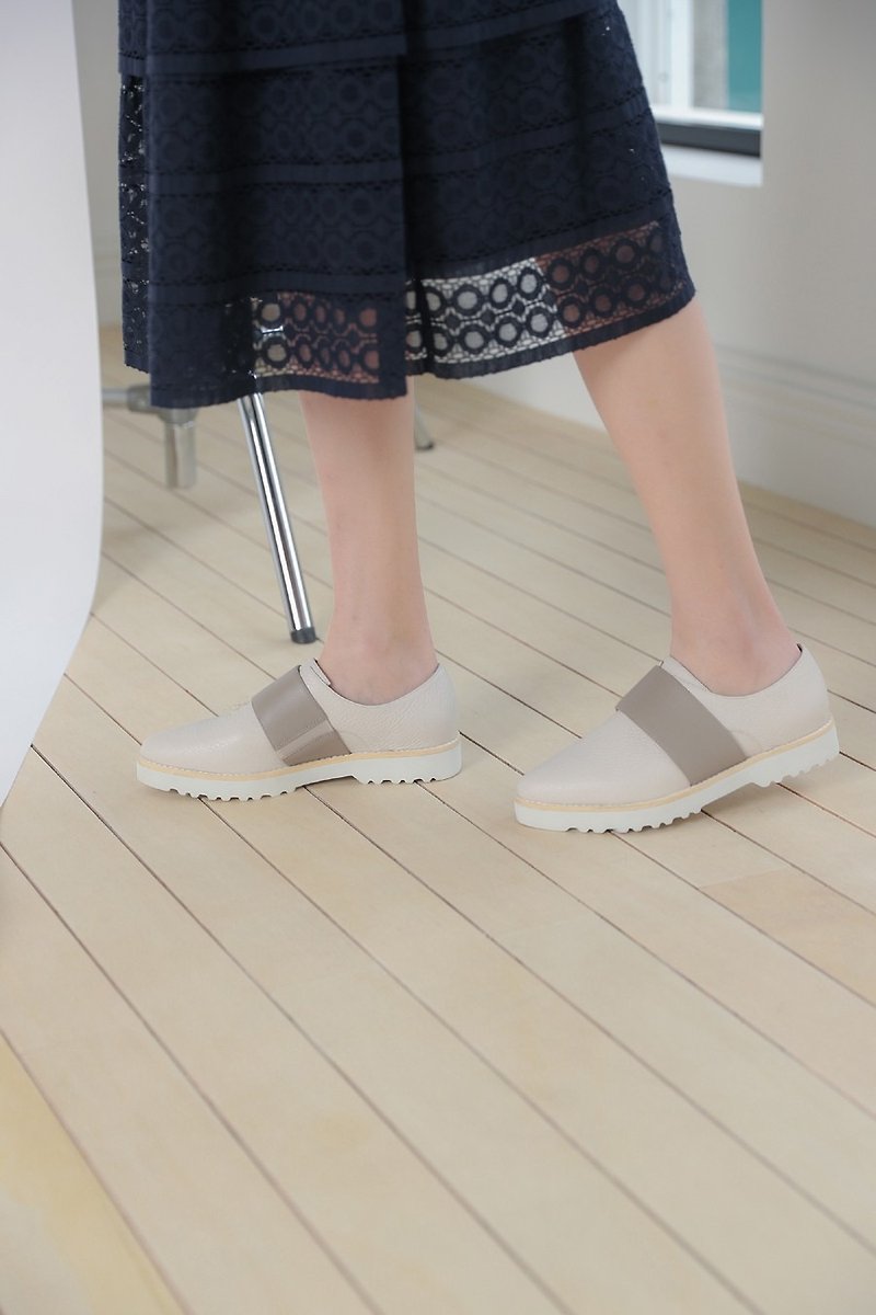 Broadband pointed thick-soled leather casual shoes apricot - รองเท้าลำลองผู้หญิง - หนังแท้ สีกากี