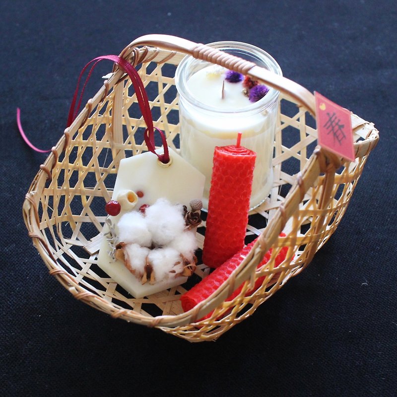 Rooster Annunciation New Year gift boxes fragrance candles and dried flowers - Insect Repellent - Wax Red
