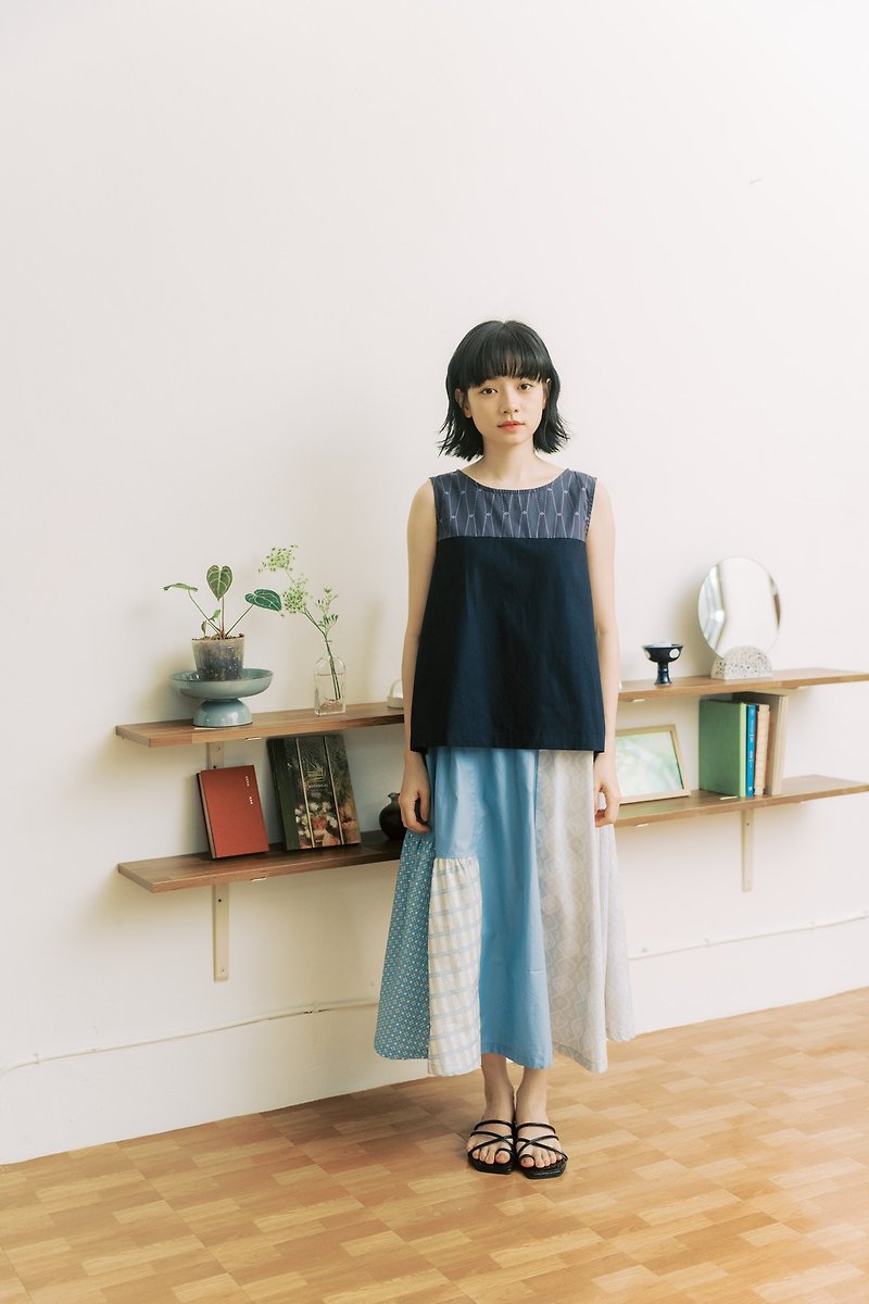 Stitching sleeveless vest top/iron flower window No. 3/Midnight blue/Xia Blossoms recommended for summer wear - Women's Tops - Cotton & Hemp 