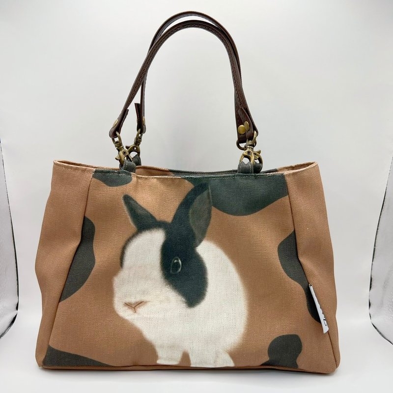 Handmade handbag with pet rabbit illustration - Guaiguai version 250105 - Handbags & Totes - Polyester Brown