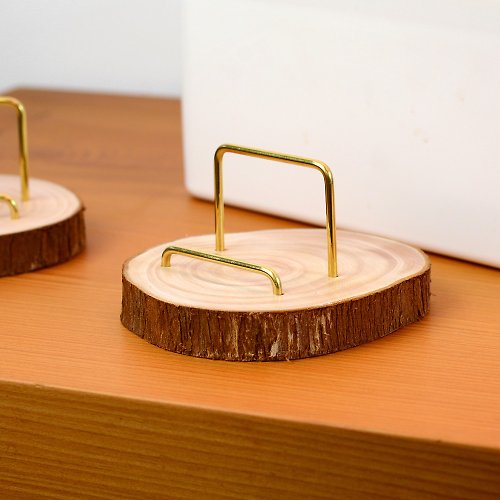 芬多森林 台灣肖楠黃銅手機架|多用途收納名片座 可做英文立體字打造獨特感