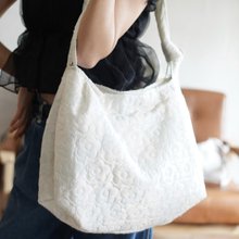 Pearl white lace floral quilted knotted diagonal slim bag