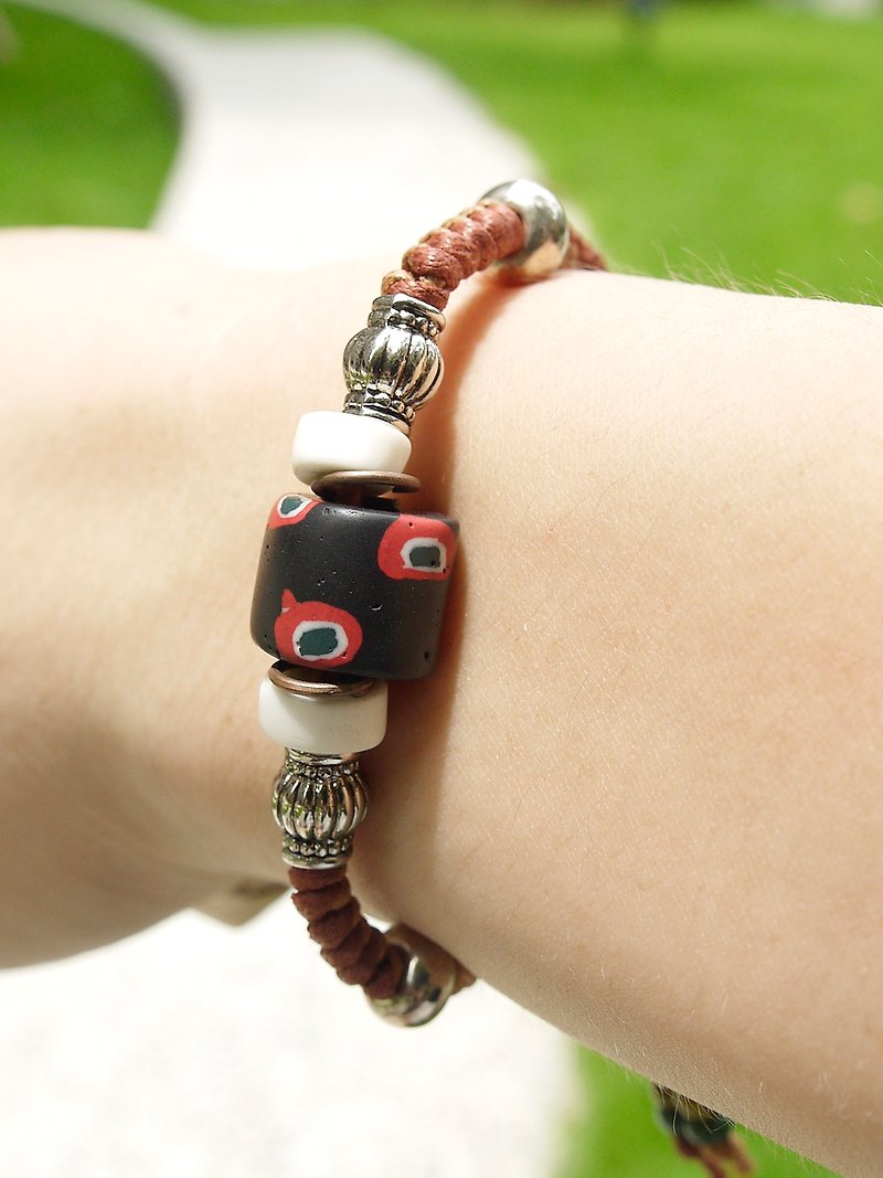 Willing Bracelet Aboriginal Glass Beads - สร้อยข้อมือ - วัสดุอื่นๆ หลากหลายสี