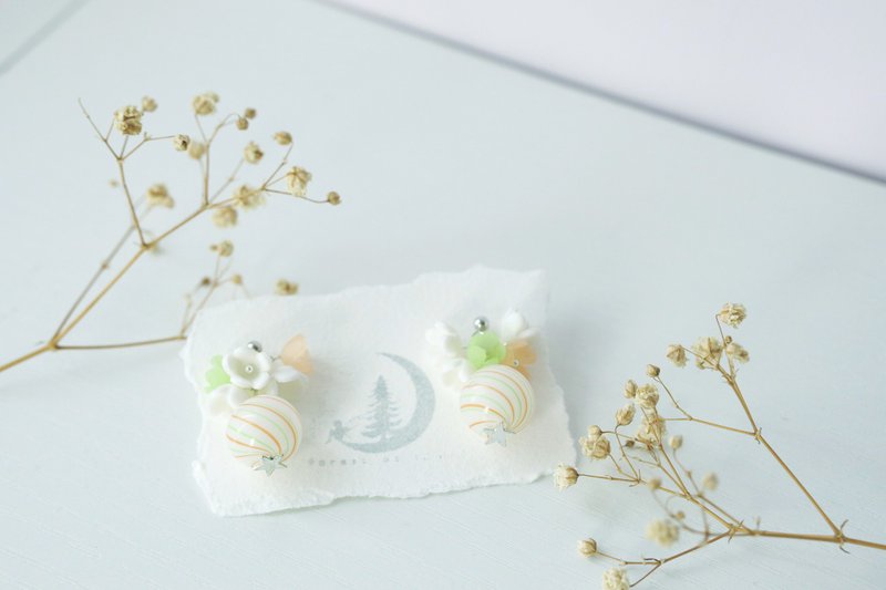 午夜的森林。夏祭の水球耳環。忌廉鮮奶 - 耳環/耳夾/耳骨夾 - 黏土 白色