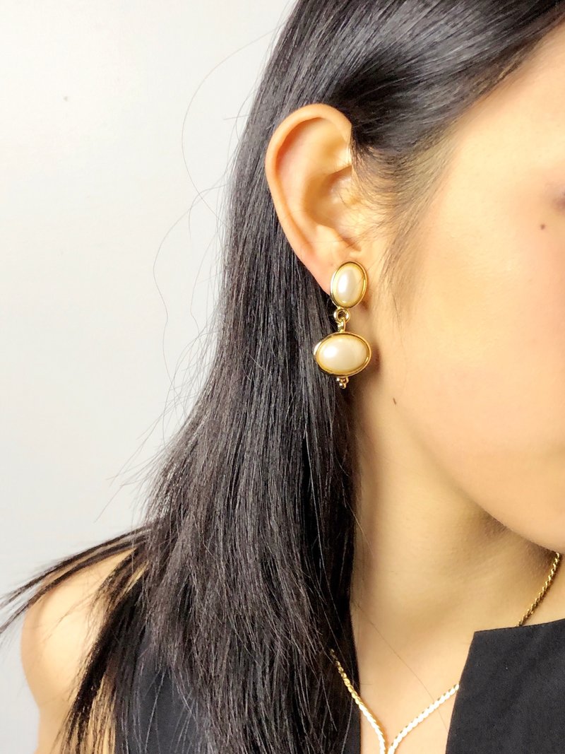 Vintage Pearls Gold Dangle Earrings - ต่างหู - โลหะ ขาว