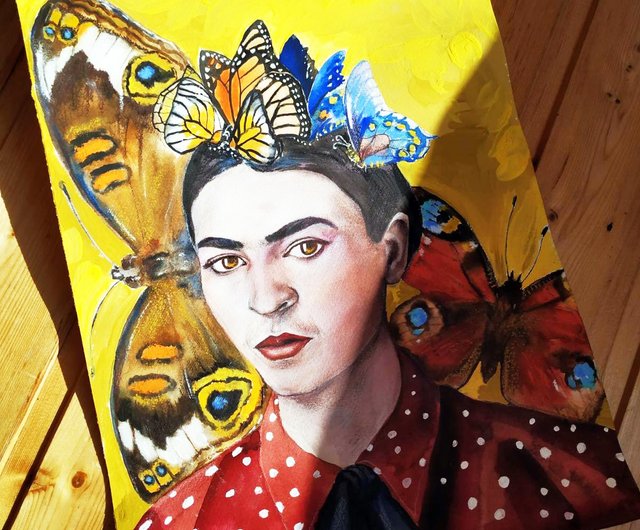 Printable portrait of Frida Kahlo with a wreath from ladybug