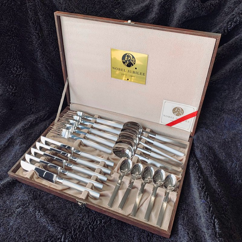 Nobel Design Cutlery Set 諾貝爾獎創立90週年不鏽鋼紀念餐具組 - 刀叉/湯匙/餐具組 - 其他金屬 銀色