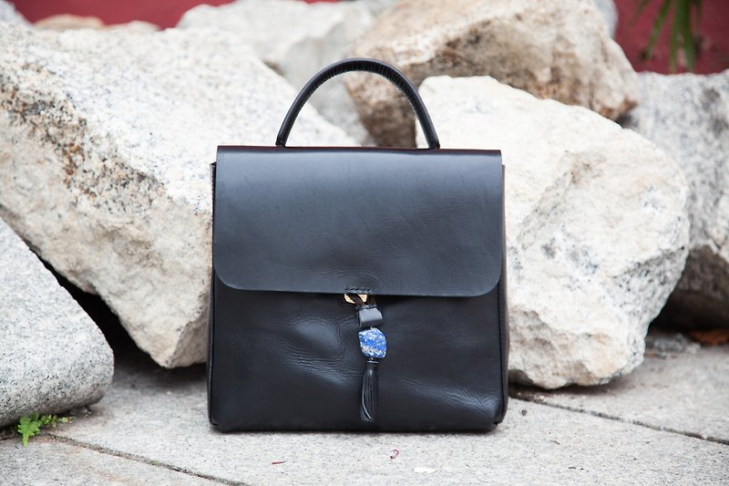 Multifunctional Box Bag / Black Leather / Handmade / Box Bag / Handbag / Shoulderbag - กระเป๋าแมสเซนเจอร์ - หนังแท้ สีดำ