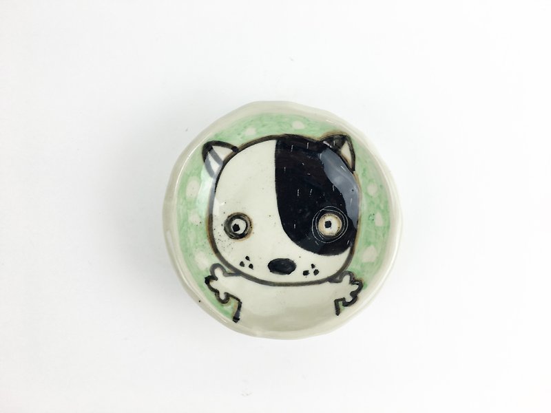 ちょっといいクレイ手豆皿_ 40黒と白の犬 - 小皿 - 陶器 グリーン