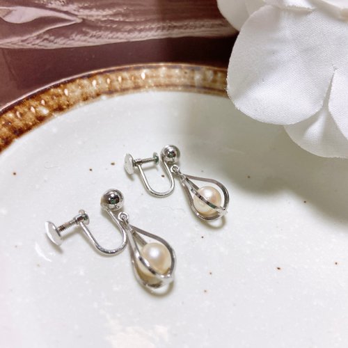 挪亞方舟古董飾品 Vintage Jewelry 【西洋古董飾品】精巧雅緻鑲框珍珠感垂墜晃動耳環耳夾