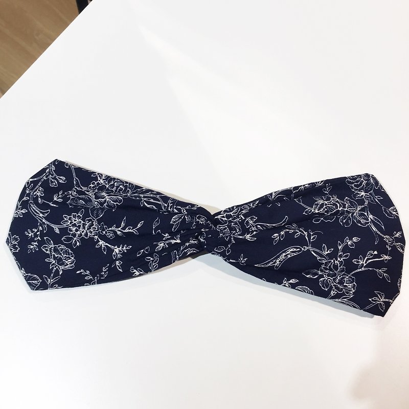 Xinqing / blue and white flowers / wide elastic handmade headband - ที่คาดผม - ผ้าฝ้าย/ผ้าลินิน 