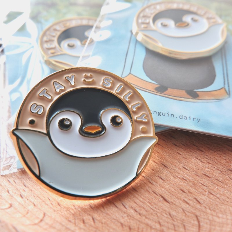 Penguin iron badge | silly penguin pin - เข็มกลัด - โลหะ 