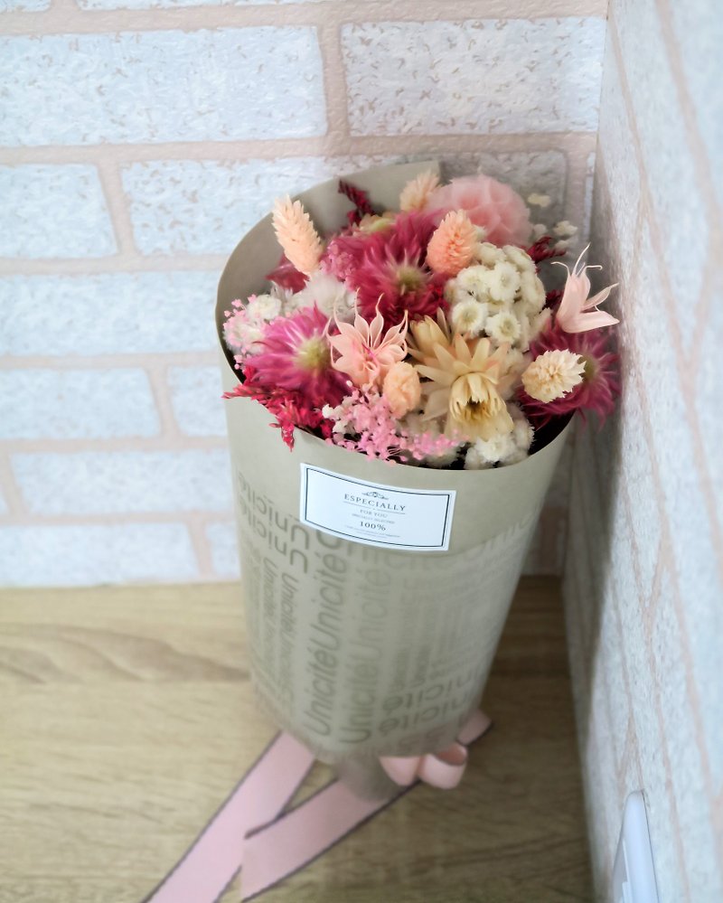 Mansen State Dry Flower Bouquet / Graduation Bouquet - ช่อดอกไม้แห้ง - พืช/ดอกไม้ สึชมพู