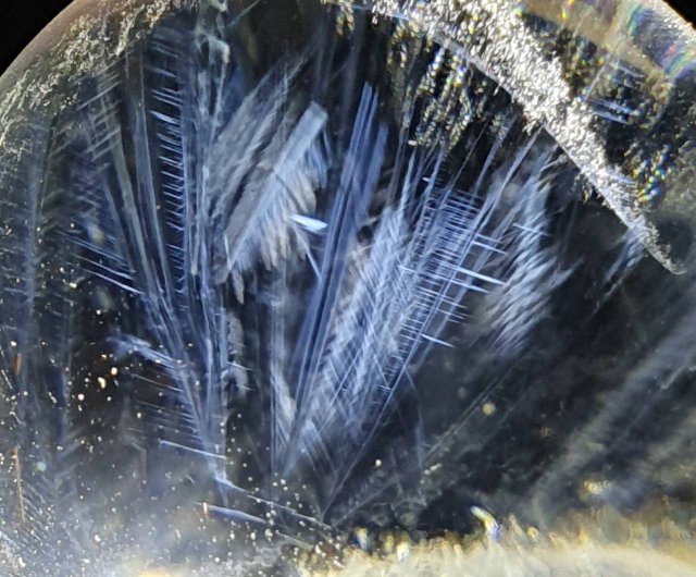 水晶　エンジェルラダー　ブルーニードル　スフィア トップクォリティ]マダガスカル産エンジェルラダークォーツ