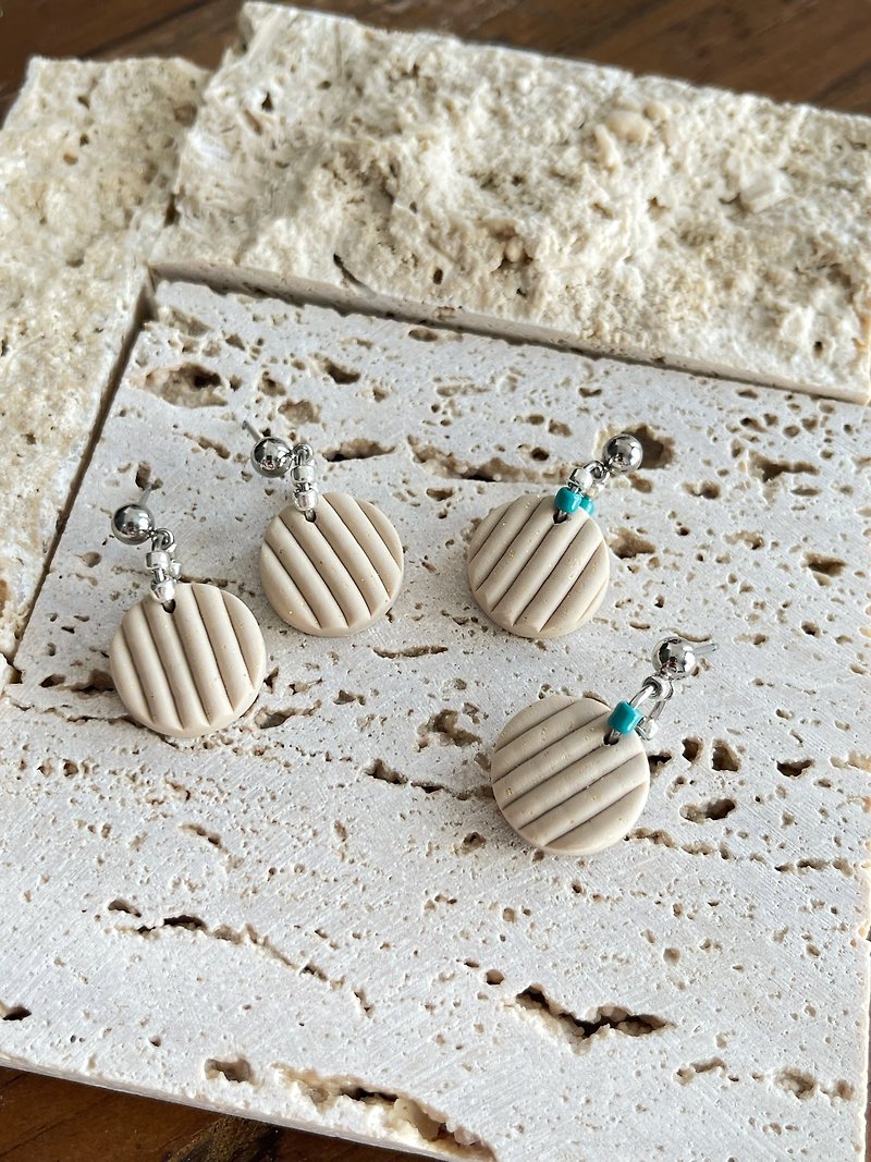 3kykitty || Beige stripes polymer clay earrings - Earrings & Clip-ons - Clay White