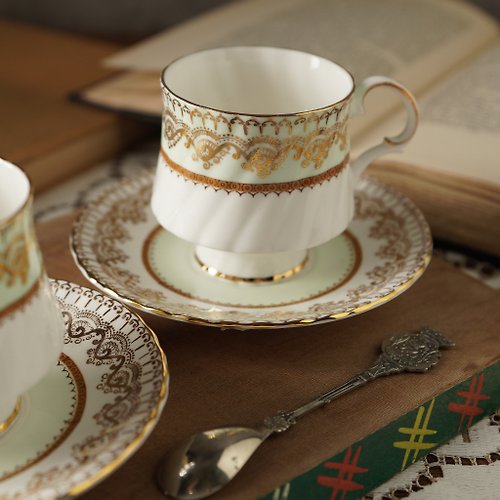 L&R 古董與珍奇老件 英國Elizabethan手繪蕾絲金紋細骨瓷茶杯組/咖啡杯/老件