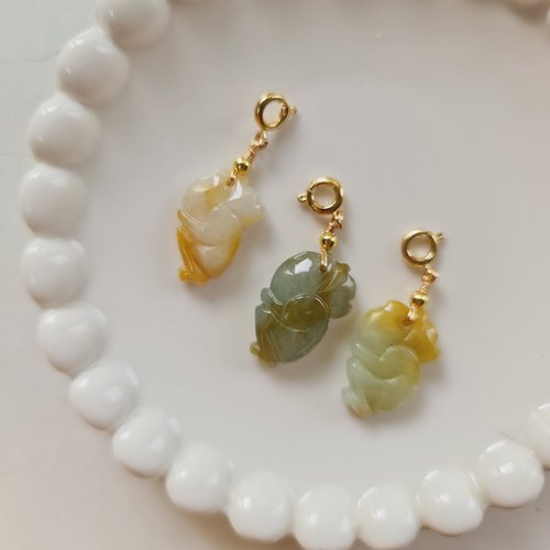 自由自在に小さな猿の留め金ペンダント 天然ビルマ翡翠 A