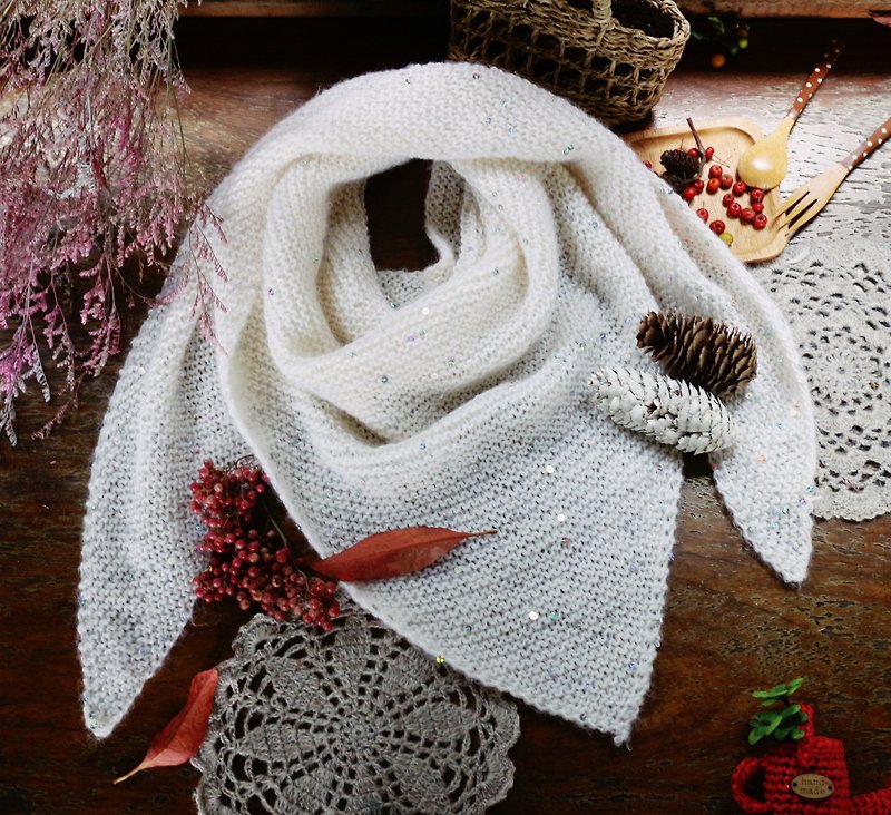 Handmade hand made - pure white small sequins - triangle towel [spot] - ผ้าพันคอถัก - ขนแกะ ขาว