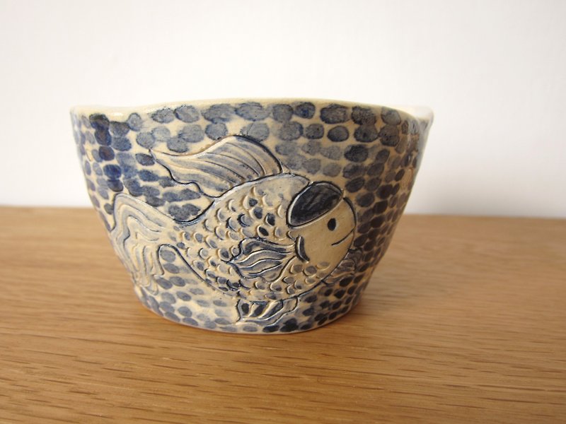 金魚青花陶杯 - 茶具/茶杯 - 陶 藍色