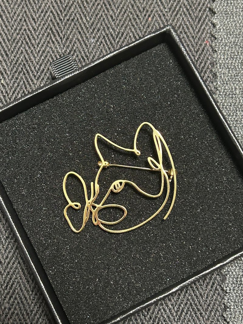 瞄奴胸針 - 胸針 - 其他金屬 金色