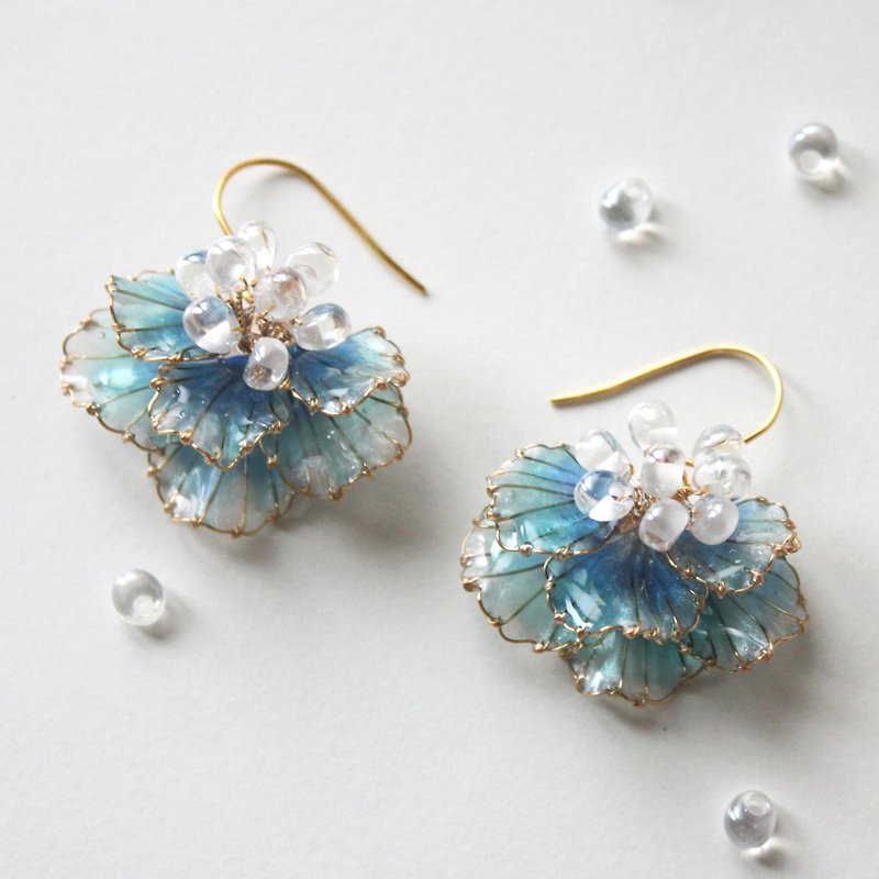 [Fishtail Peony Earrings] Earrings Blue Gradient Handmade Earrings/ Clip-On - Earrings & Clip-ons - Resin Blue