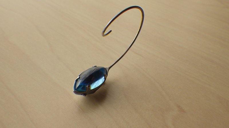 Chameleon Earrings - ต่างหู - เครื่องเพชรพลอย สีน้ำเงิน