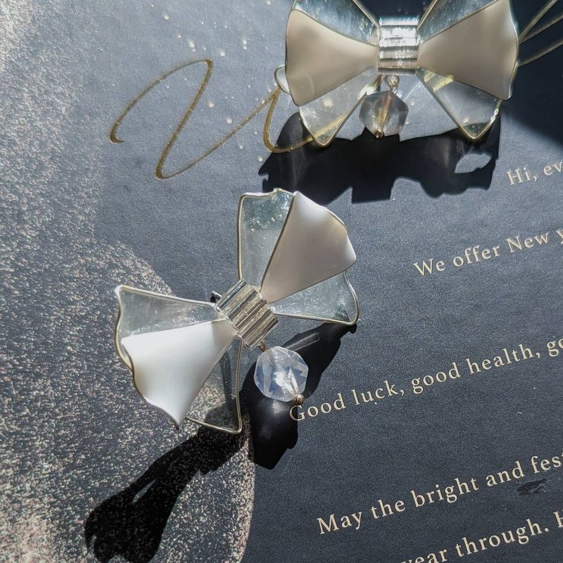 1KM Anticipation of Daylight‧Two Tone Bow Resin Earrings - ต่างหู - เรซิน 