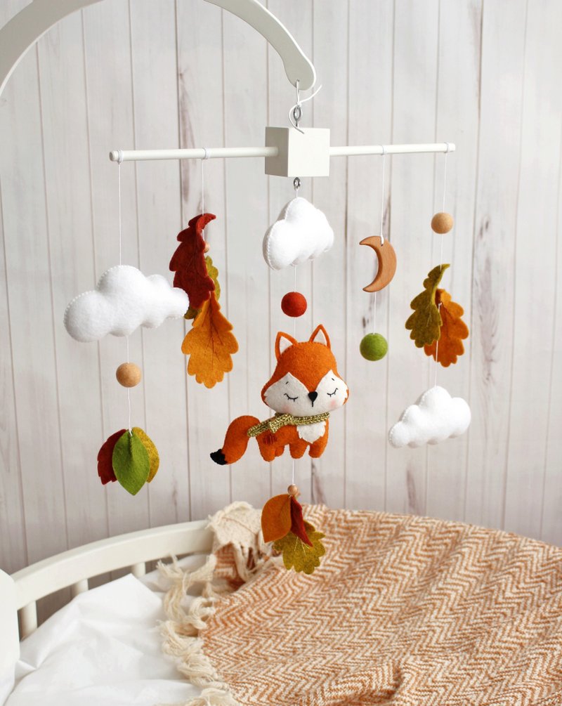 Red fox in the felt autumn forest baby mobile, Woodland nursery crib mobile - Kids' Toys - Eco-Friendly Materials 