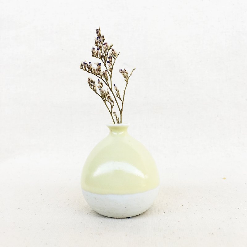 Handmade Ceramic Mini Vase - Vanilla - Plants - Pottery Yellow