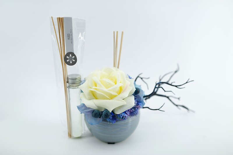 Decorated with artificial flowers - white roses scent sketch gray round basin - Plants - Other Materials Blue