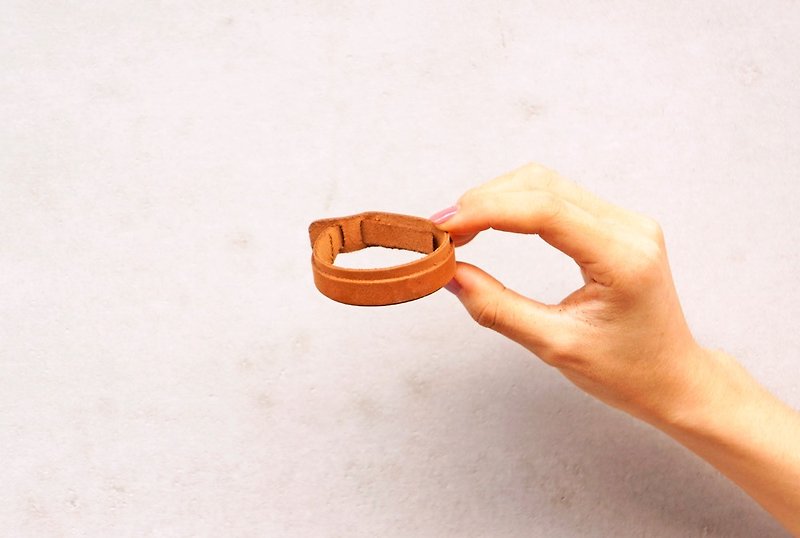 皮革手環(客製刻字) - 手鍊/手環 - 其他金屬 橘色