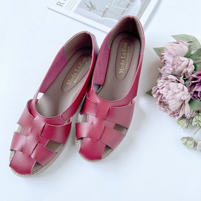 Red loose slimming sandals in natural hand-dyed vegan leather 2607 - รองเท้าแตะ - วัสดุอื่นๆ สีแดง