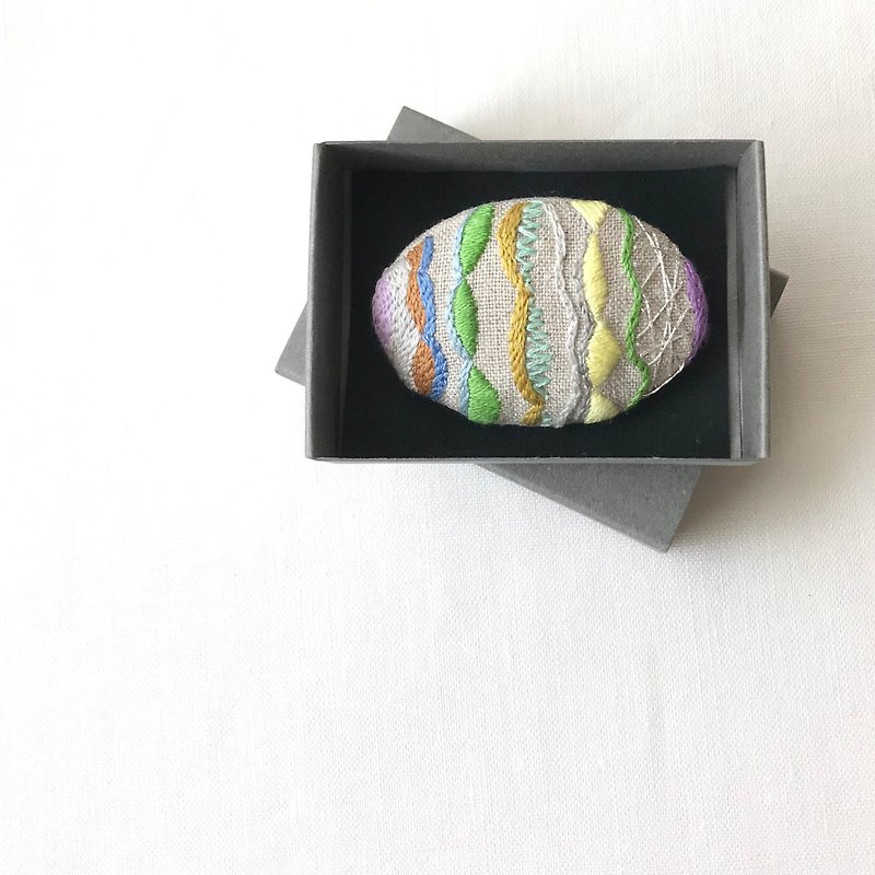 Brooch / The Grid - Brooches - Thread Multicolor