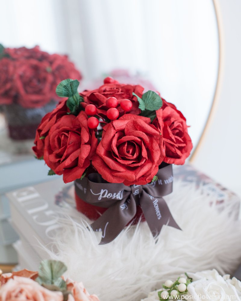 RED GRANDI ROSE - Aromatic Large Gift Box, Valentine Gift, Paper Flowers Aroma - ของวางตกแต่ง - กระดาษ สีแดง